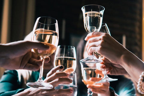 Comparison of prosecco and champagne for celebrations